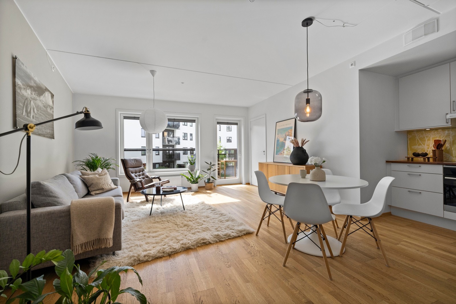 Velkommen til Mørtelverksbakken 13 - Tiltalende og pen 4-roms fra 2017 med garasje og heis | Solrik balkong | V.V/fyring inkl | Populært beliggenhet! Galleribilde