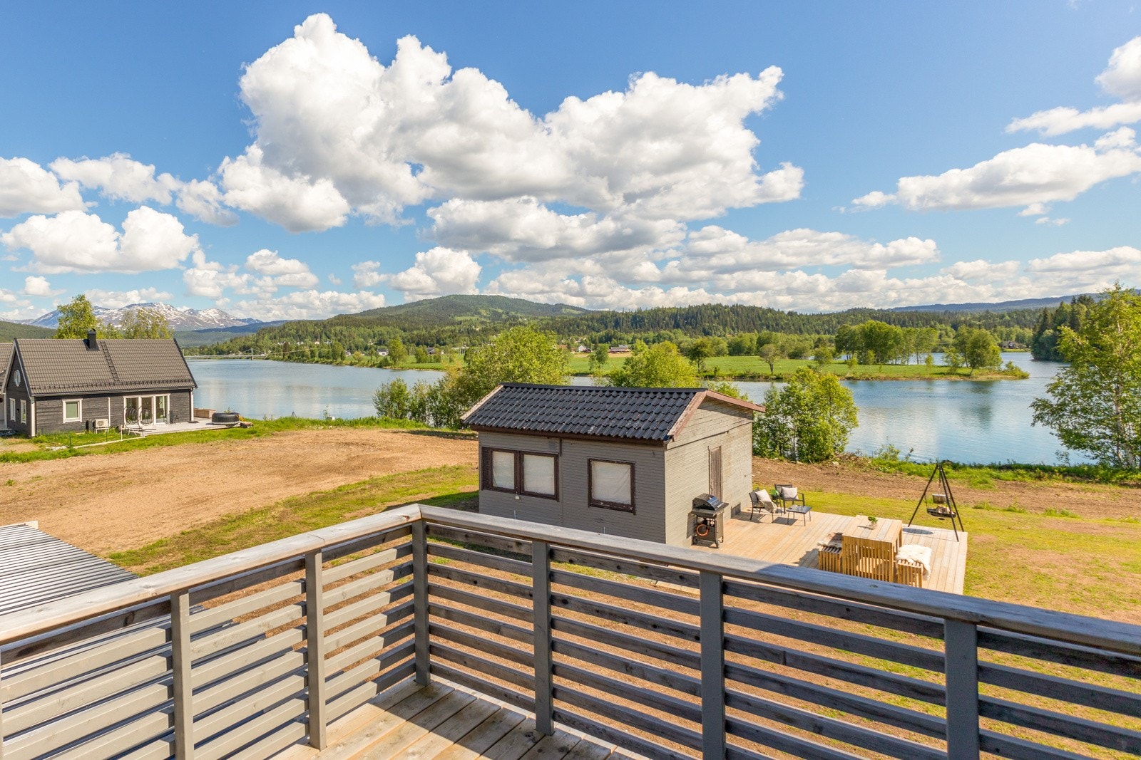 Her får du fantastisk utsikt mot flott natur og Ranelva Galleribilde