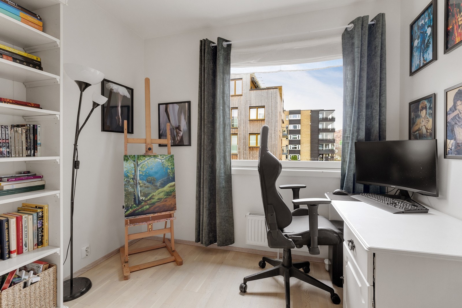God plass til skrivebord eller annet ønsket møblement. Galleribilde