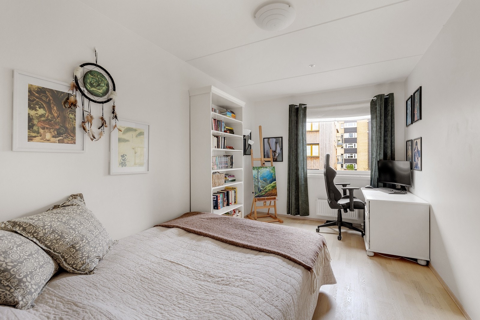 Soverommet er meget romslig og har gode innredningsmuligheter. Galleribilde