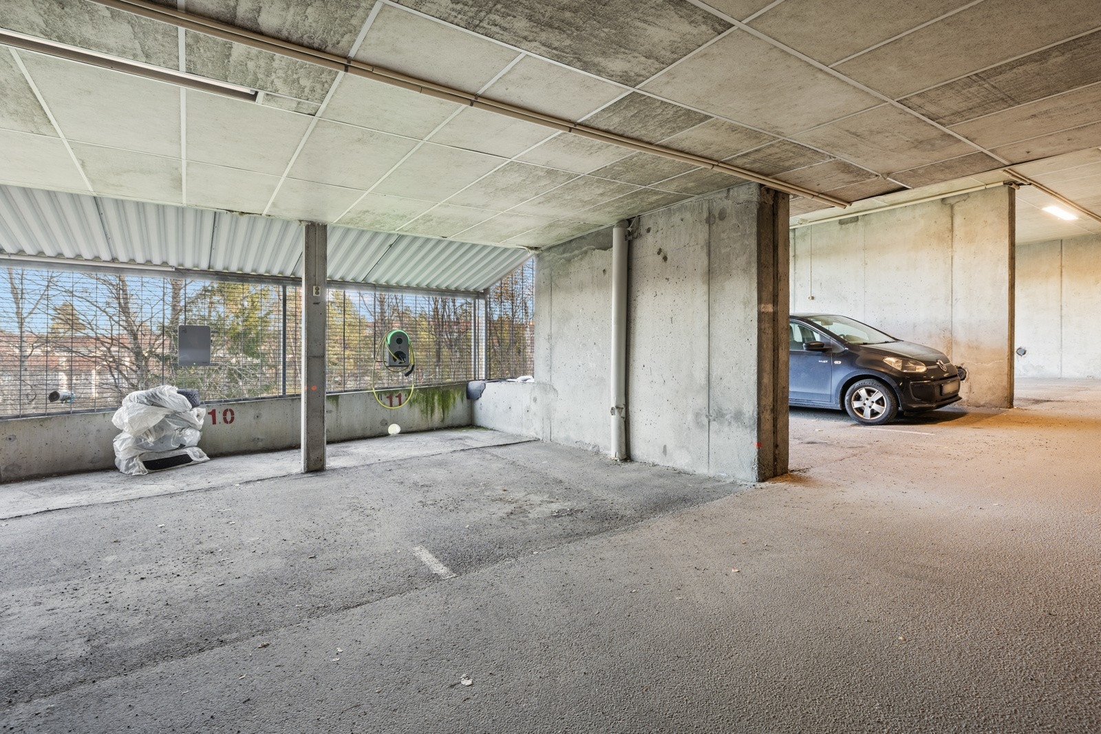 Leiligheten disponerer også over garasjeplass, med ladeboks, i lukket fellesanlegg. Galleribilde