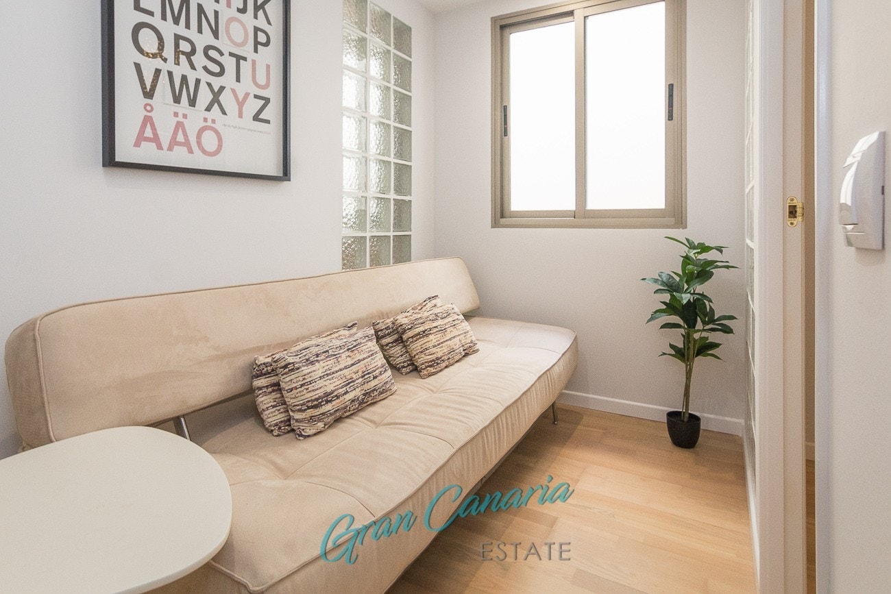 Sovesofa gjør at det er plass til 5 gjester i leiligheten Galleribilde