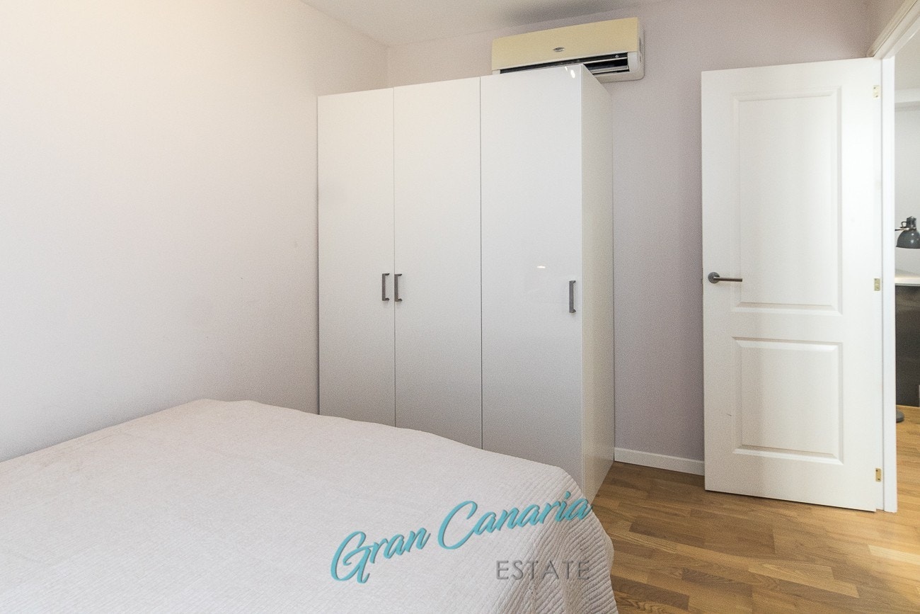 Soverom 2 i underetasje m/aircondition og god skapplass Galleribilde