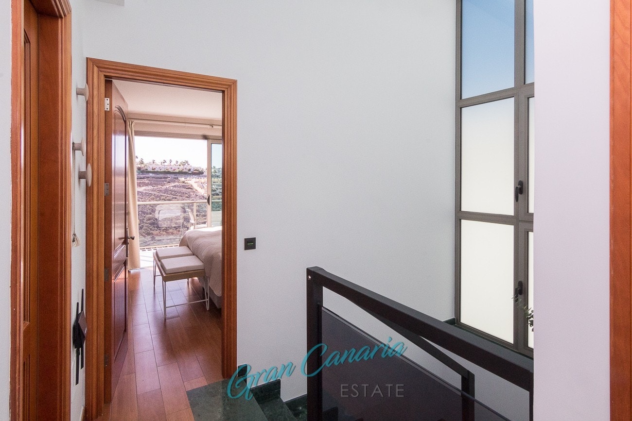 I 2. etasje er det 3 soverom, balkong og ett bad Galleribilde