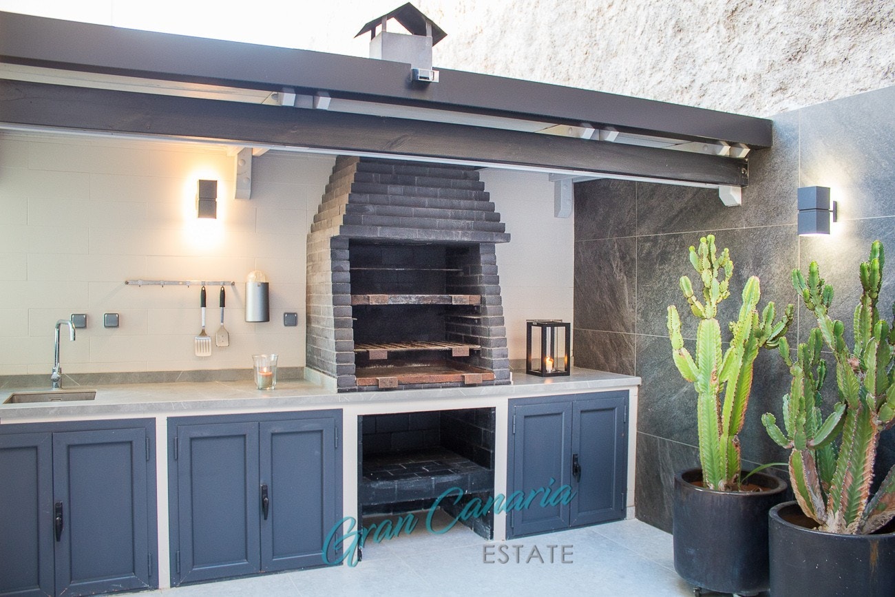 Utekjøkken med peis/grill Galleribilde