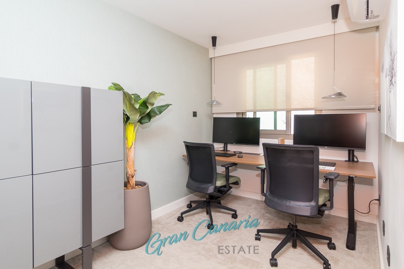 Soverom 3 er for tiden i bruk som kontor m/aircondition og elektrisk rullegardin Galleribilde