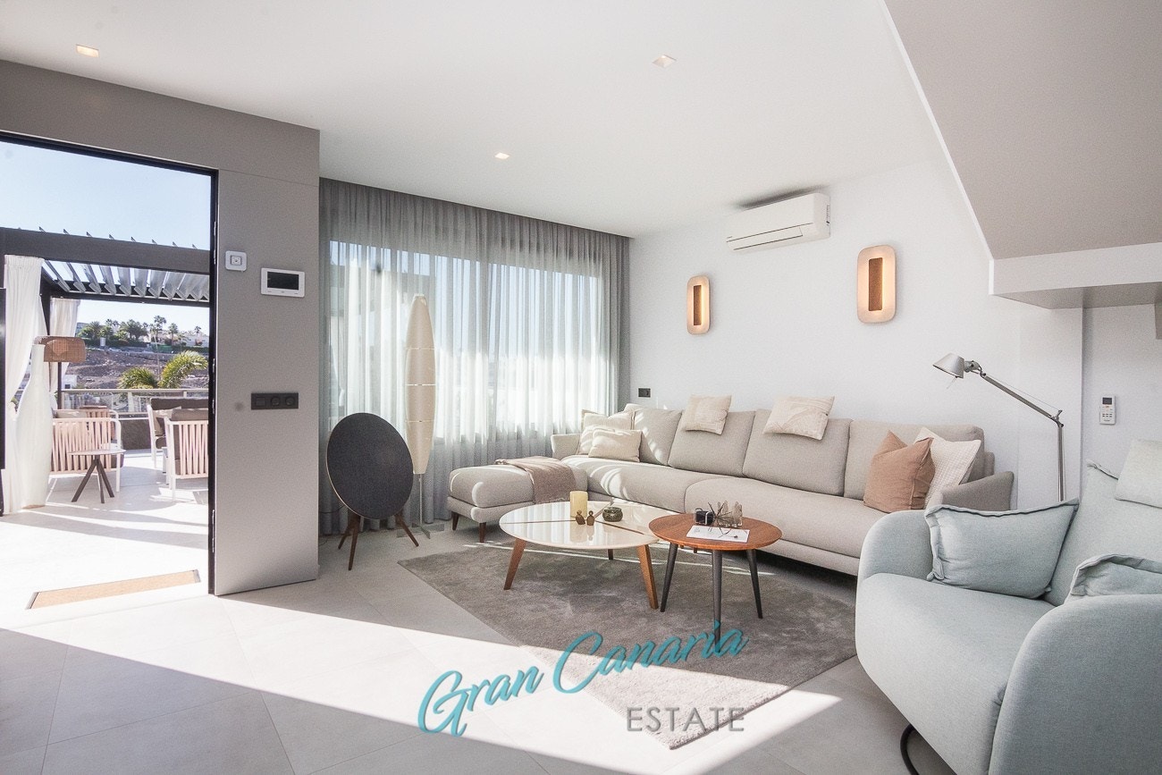 Stue del på hovedplanet med nytt gulv og ellers oppgradert med mange flotte detaljer Galleribilde