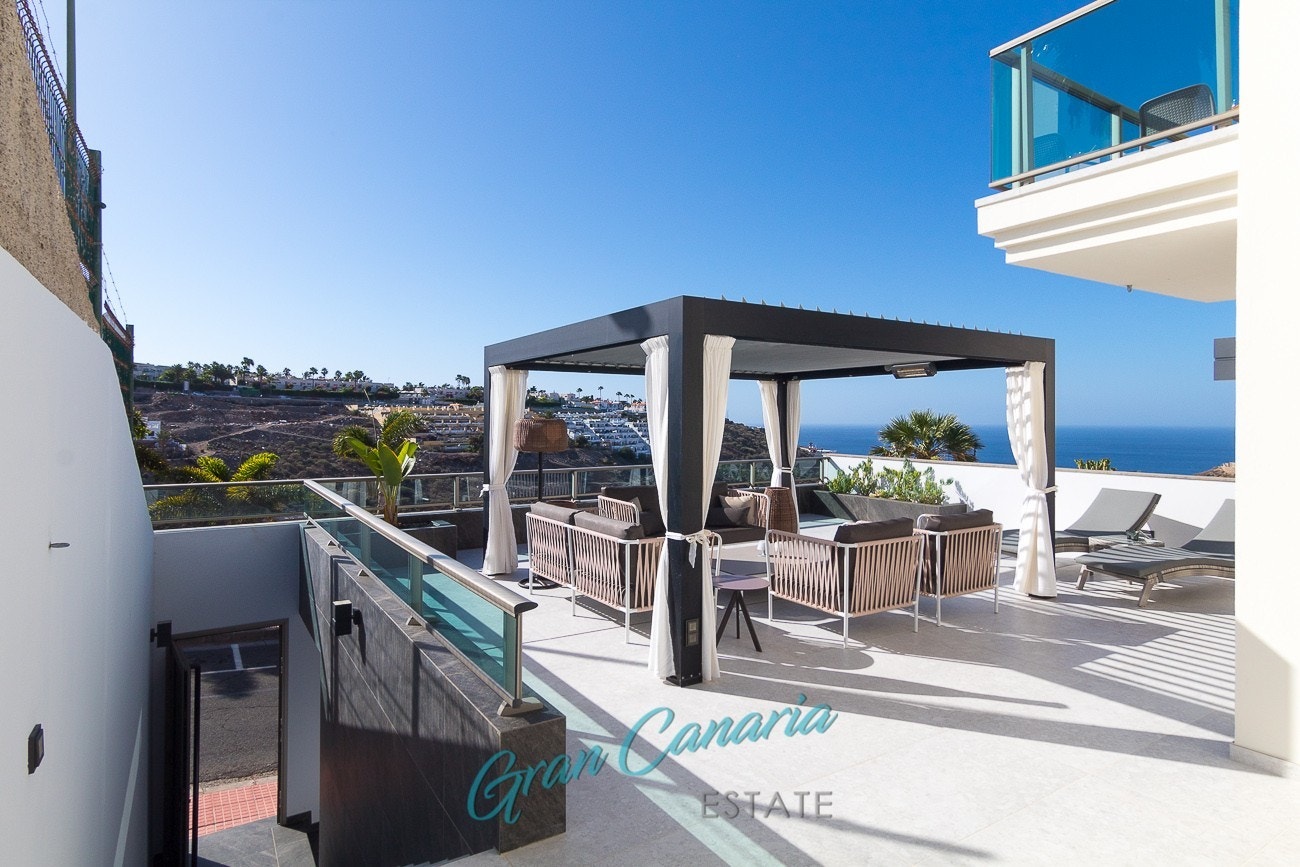 Trapp ned til port ut mot gaten Galleribilde