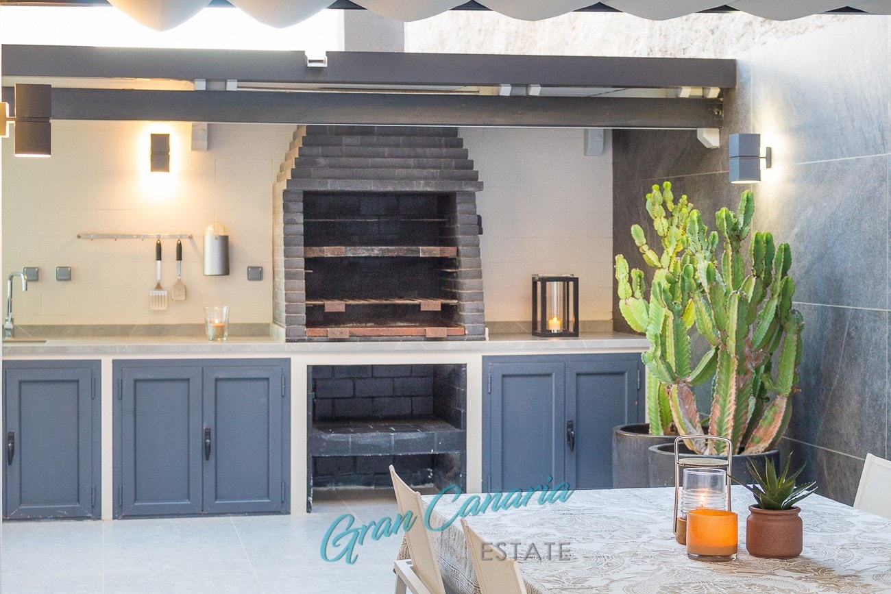 God skapplass i utekjøkken for oppbevaring Galleribilde