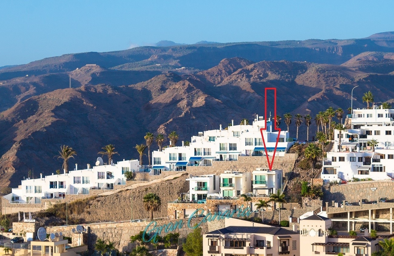 Villa øverst i rekken av tre like Galleribilde