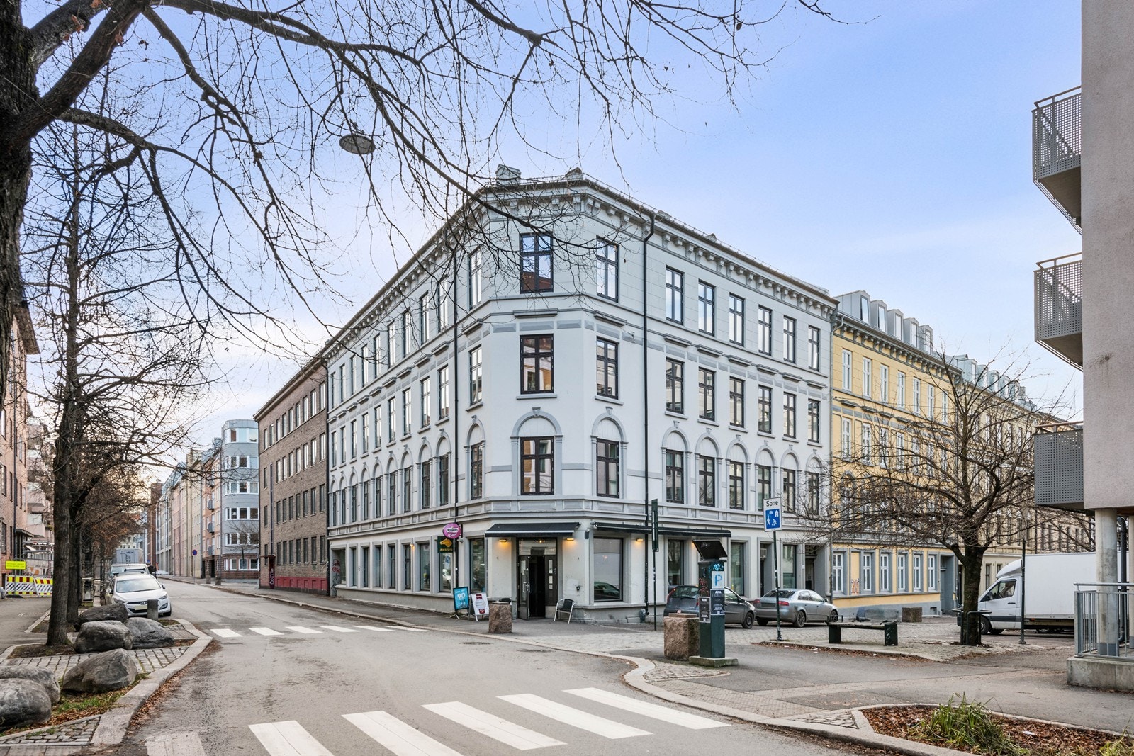 Sjarmerende 2-roms hjørneleiligheten i 3. etasje i et stille og rolig område i sentrum Galleribilde