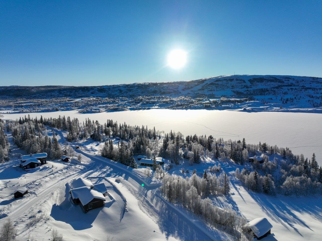 Kort vei til Vaset, hvor du finner matbutikk og middagsmuligheter ! Galleribilde