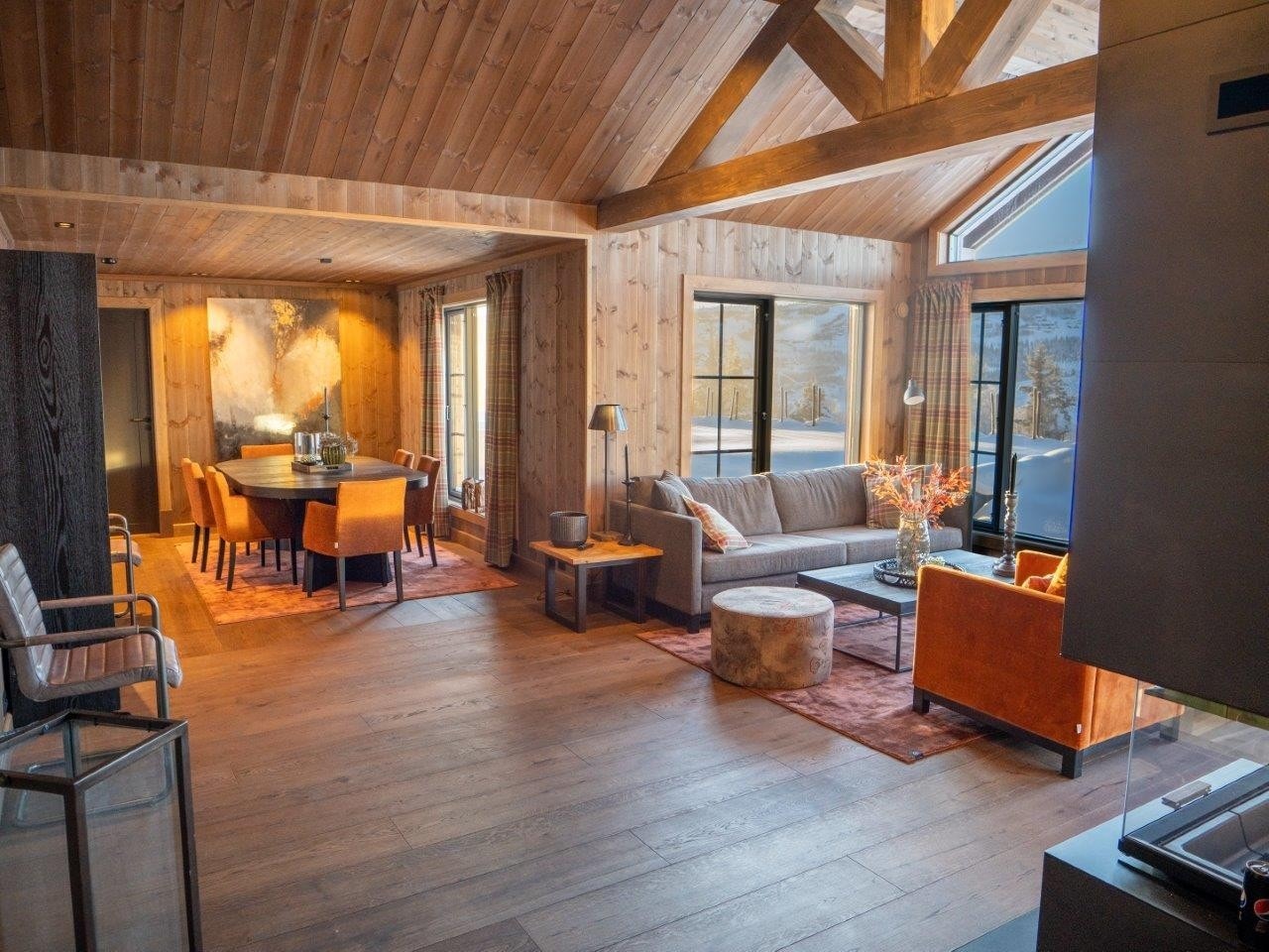 Bilde tatt fra tv-stue mot spisestue Galleribilde