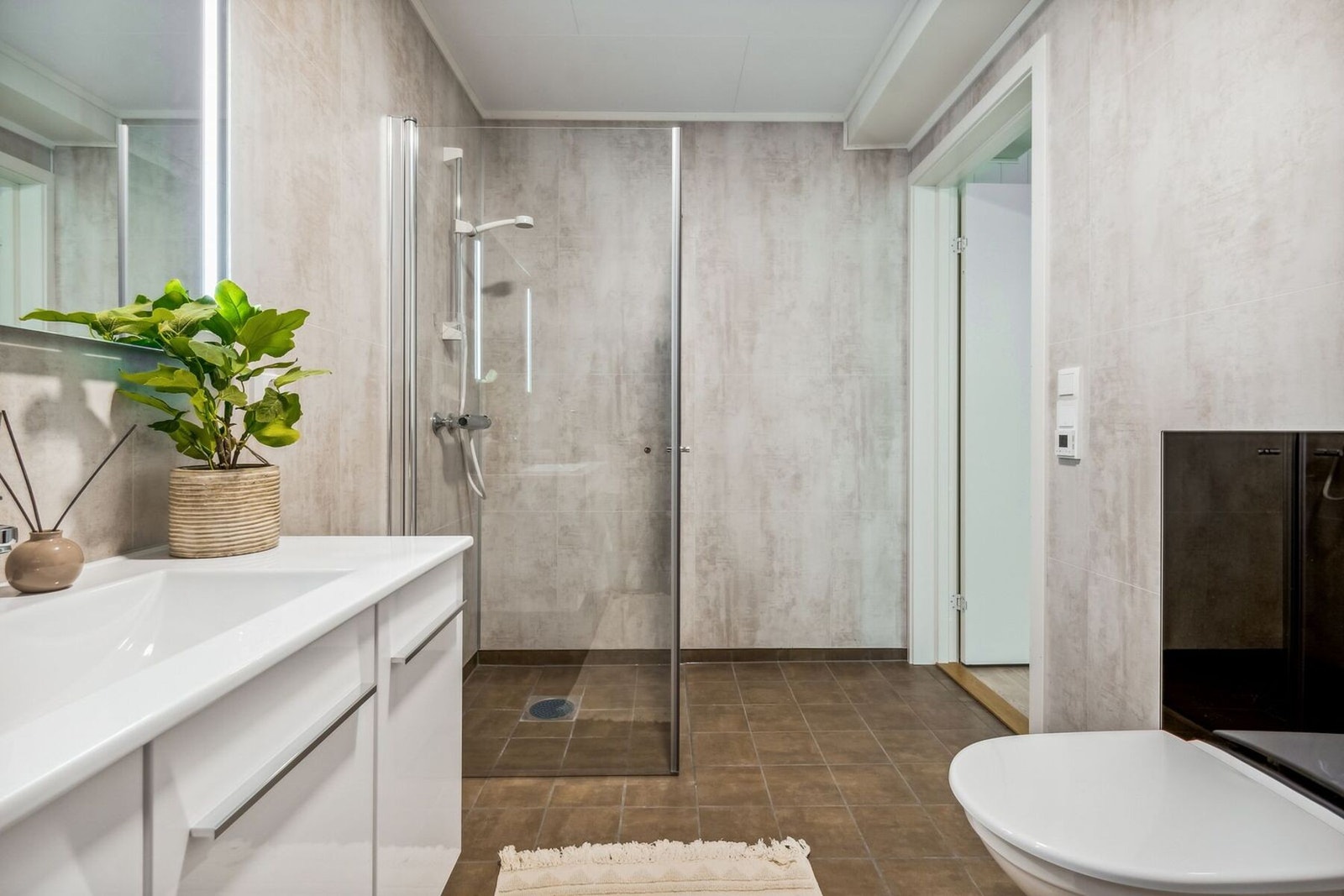 Flislagt gulv med varme. Galleribilde