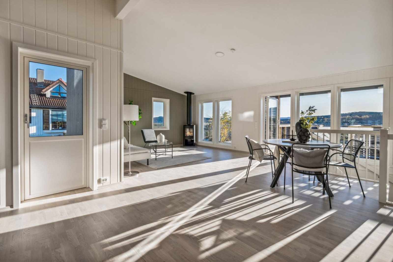 Stue og kjøkken måler ca 44,5 kvm. Galleribilde