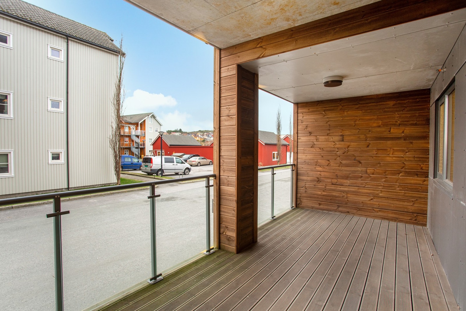 Takoverbygd terrasse med muligheter for møblering Galleribilde