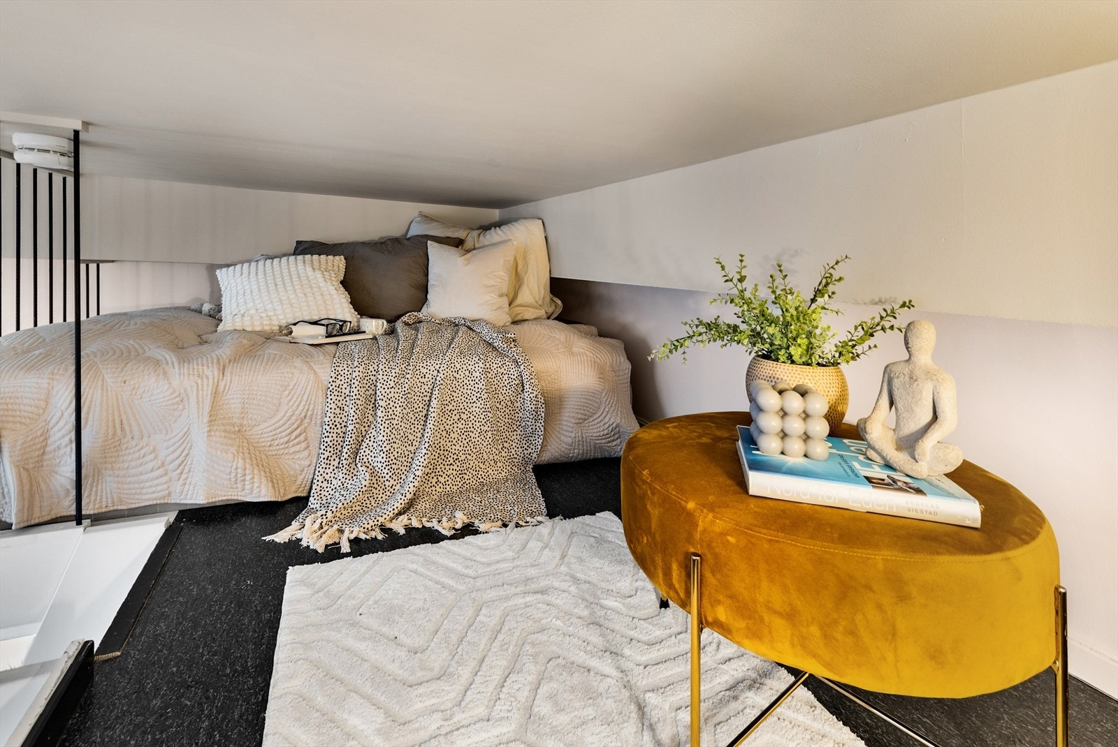 Hemsen er plassert over bad og entré. Galleribilde