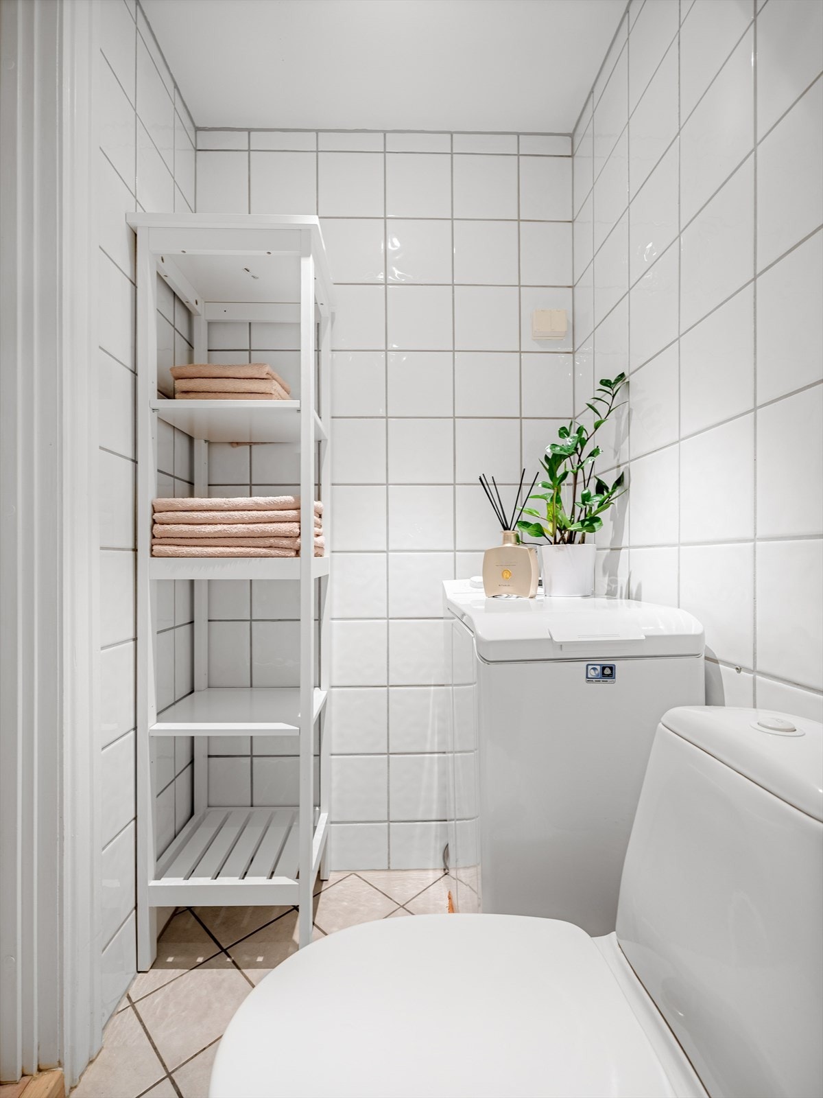 Opplegg for vaskemaskin og varme i gulvet. Galleribilde