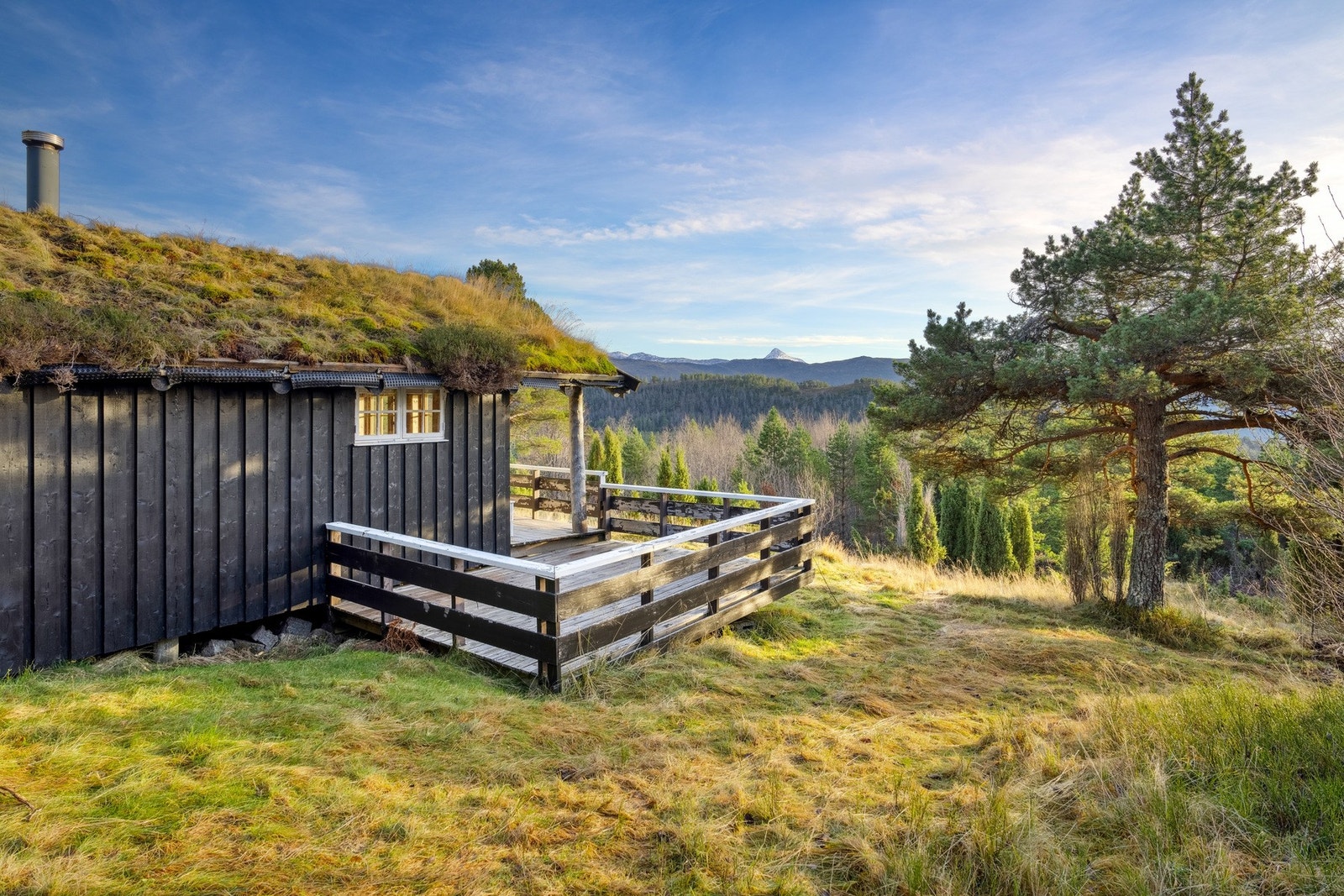 Plasseringen gir gode utsiktsforhold nedover feltet. Galleribilde