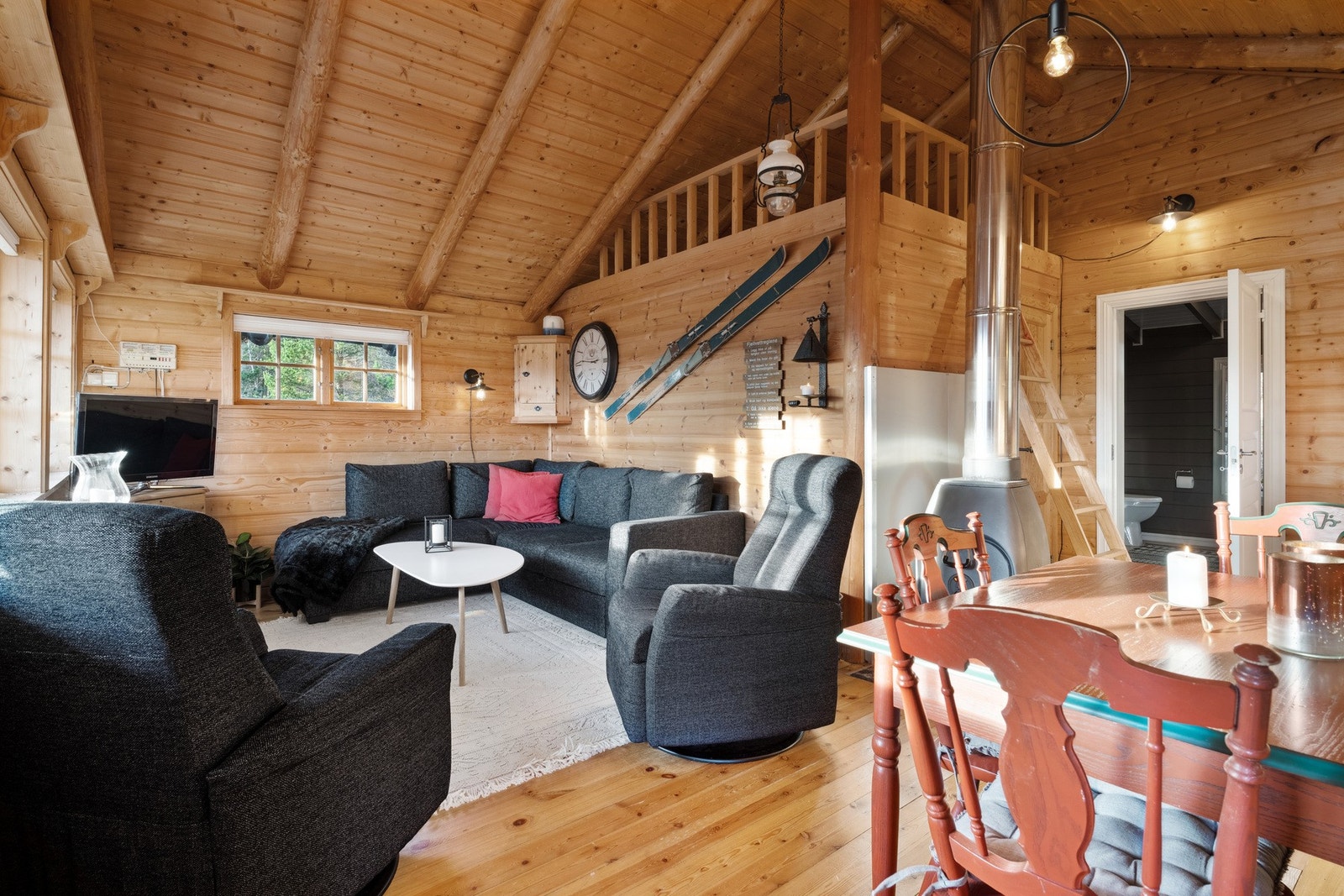 Vedovn som bidrar til en lun atmosfære samt effektiv oppvarming. Galleribilde