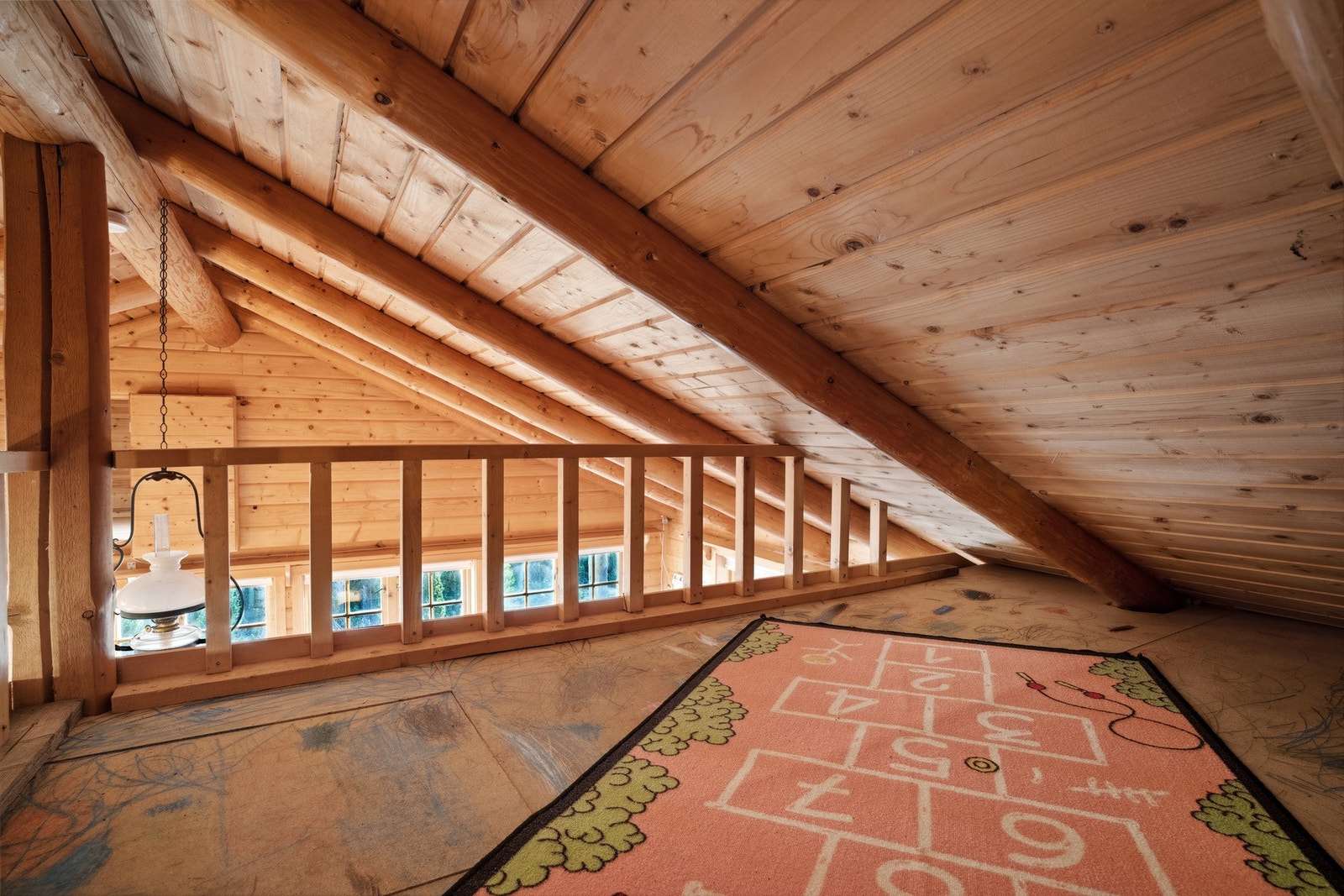 Hems 2 med utsikt ned mot stuen. Galleribilde