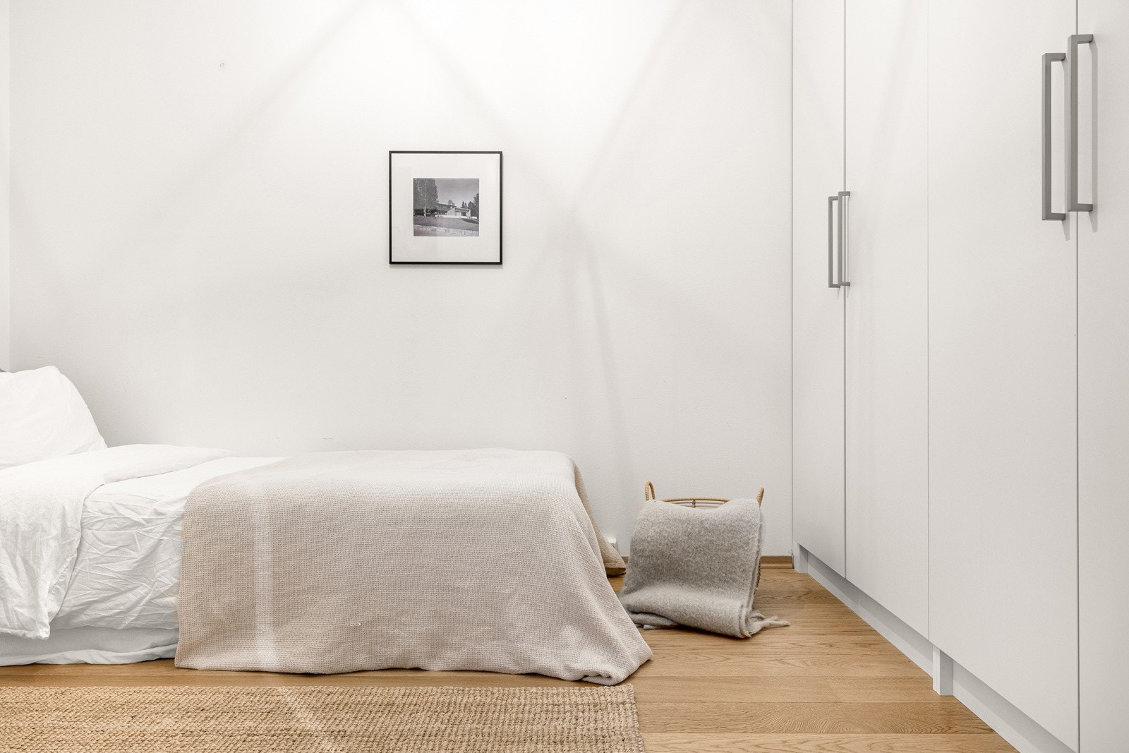 Soverom to måler 7,7 kvm. Galleribilde