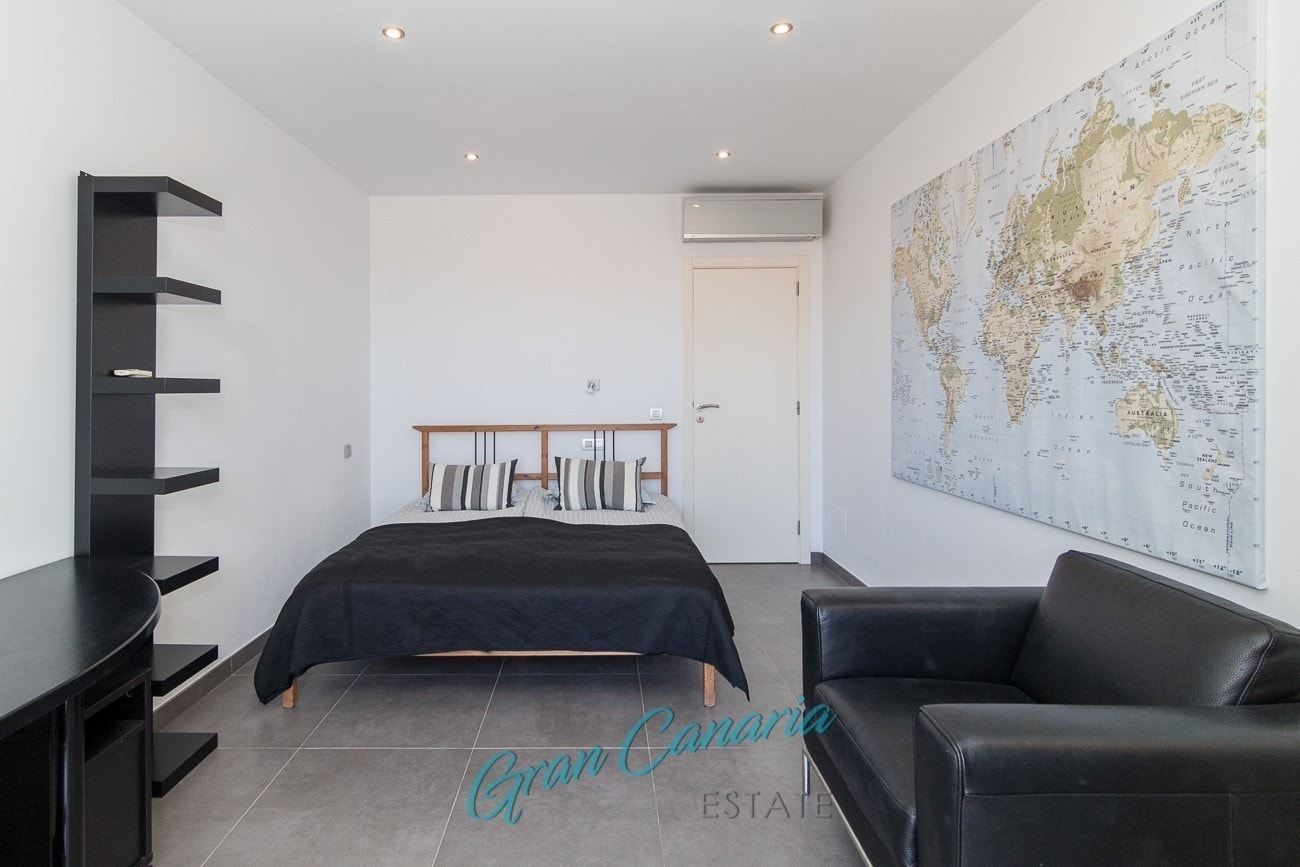 Soverom 3 på mellomplanet med egen liten balkong Galleribilde