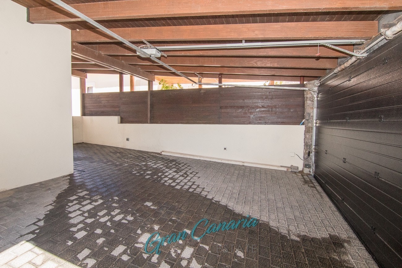 Carport/garasje (nylig spylt av serviceperson) Galleribilde