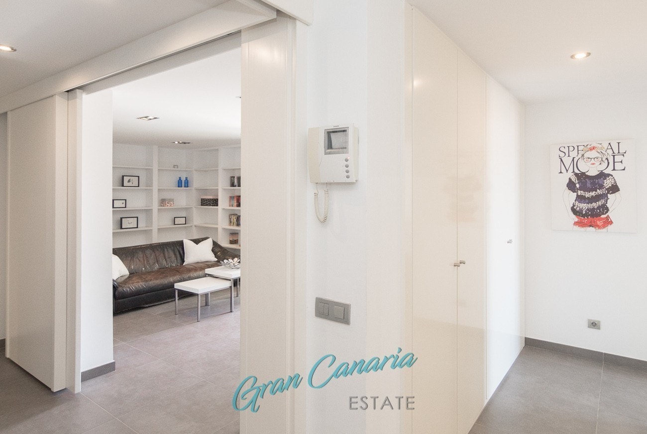 Skyvedør inn til TV stue / kontor Galleribilde