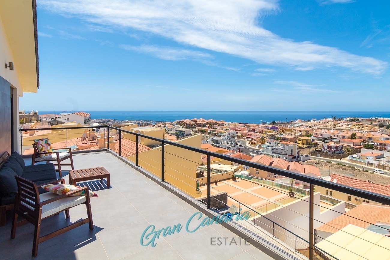 Terrassen utenfor soverommene på øvre plan Galleribilde