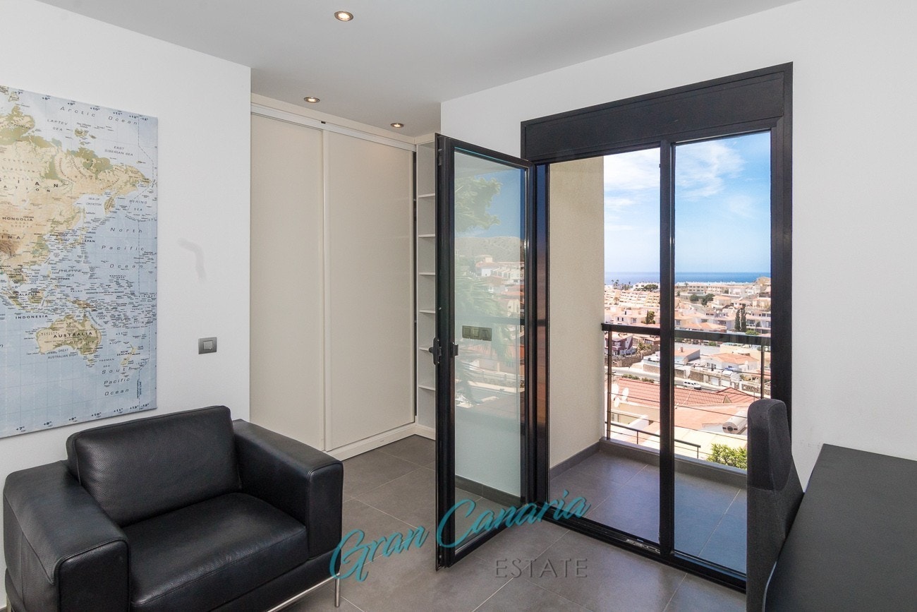 Soverom 3 på mellomplanet med egen liten balkong Galleribilde