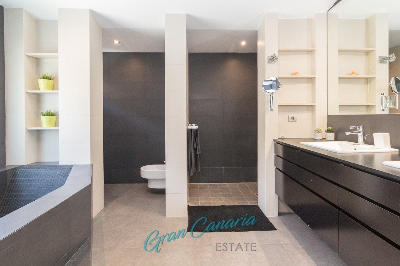 Stort innholdsrikt bad Galleribilde