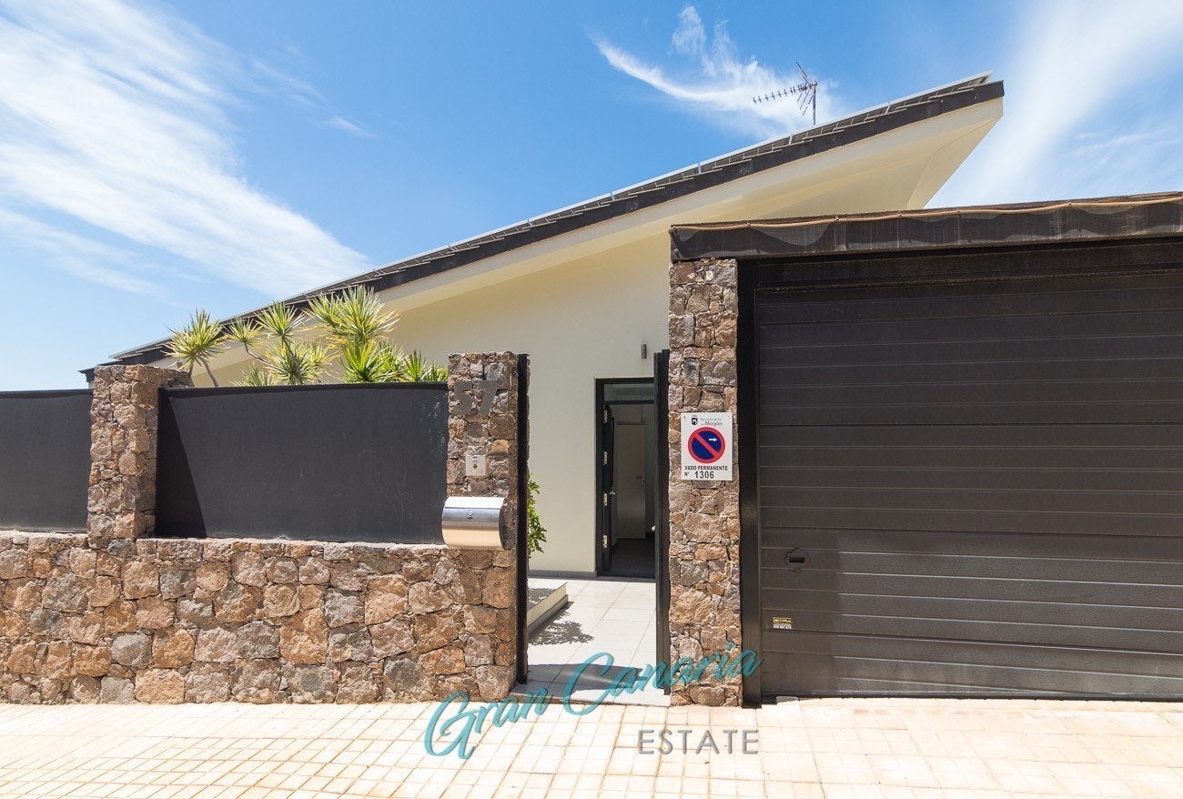 Inngangsparti fra gaten Galleribilde