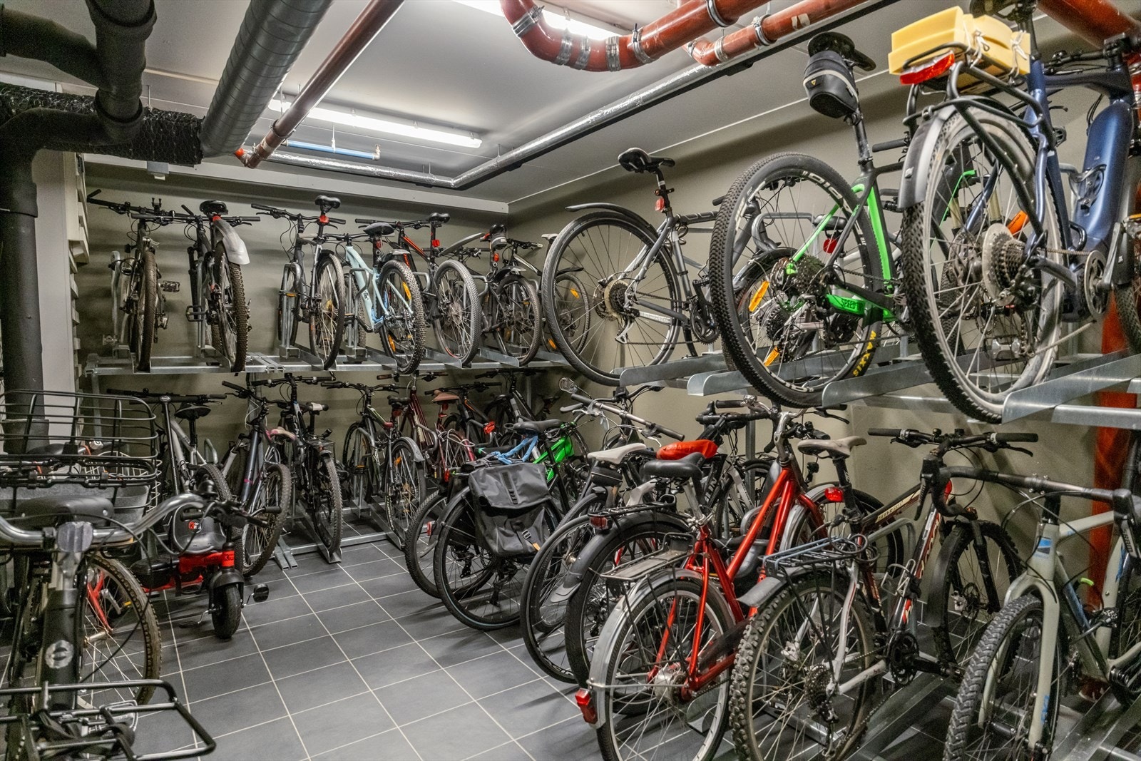 Dette er en av to sykkelparkeringer. Galleribilde