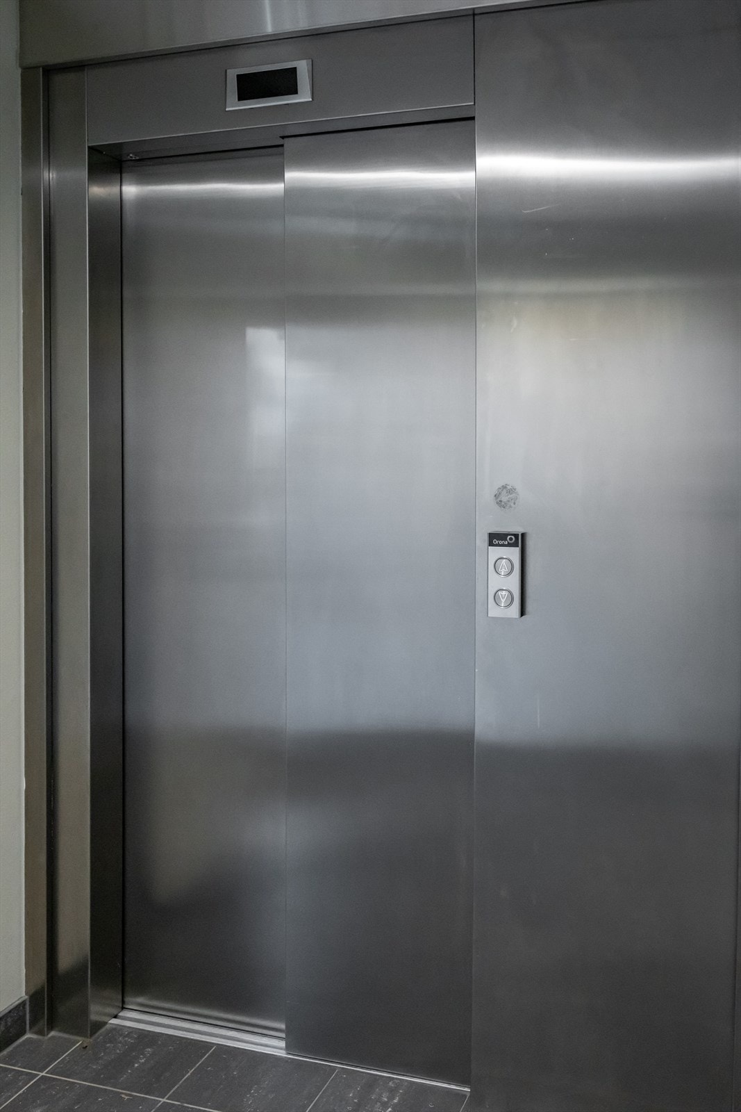 Heisen tar deg enkelt ned til garasjekjeller og oppover i etasjene. Galleribilde