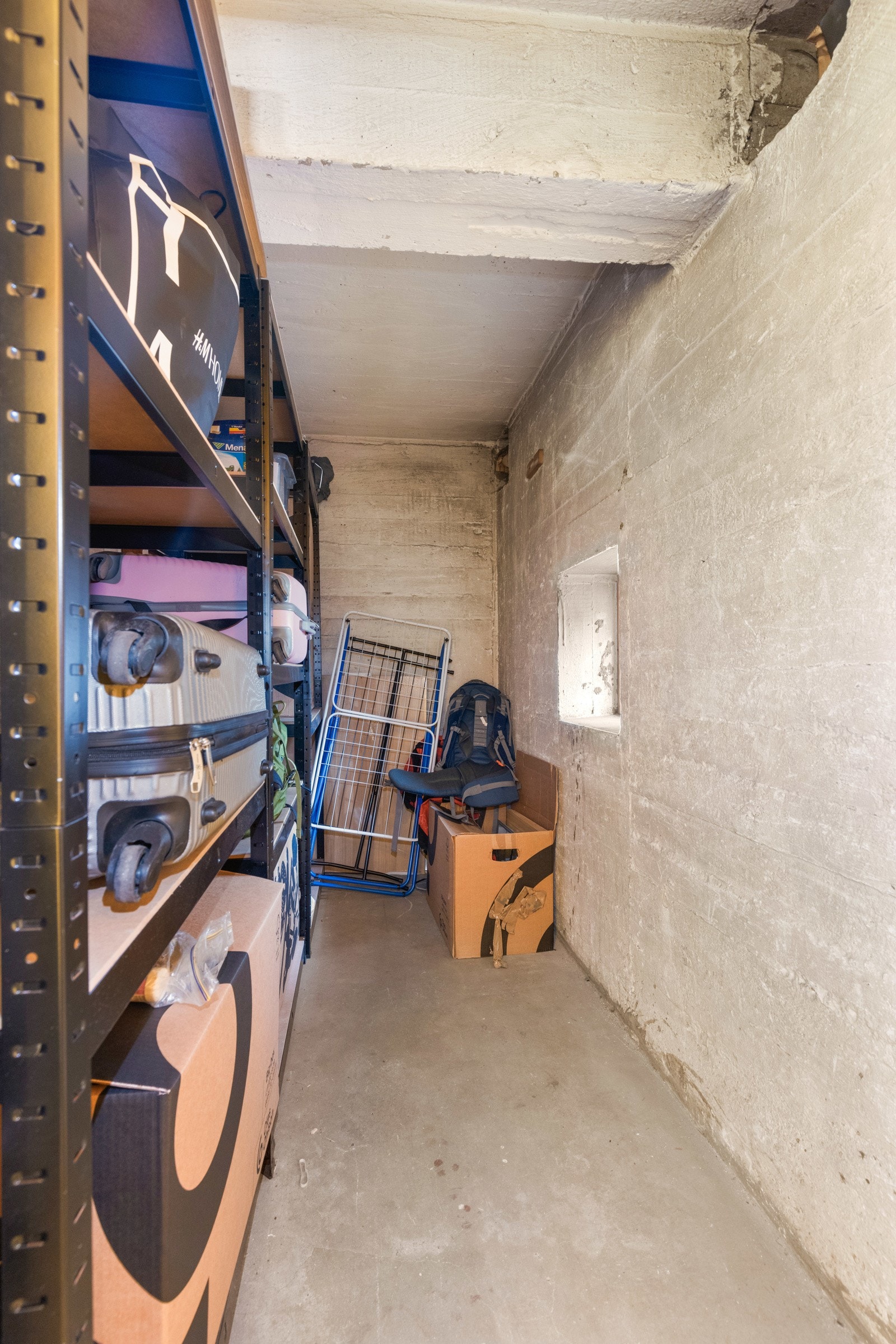 Boligen har 2 tilhørende boder på hhv 1,4 og 4,2 kvm. I tillegg er det sykkelparkering og vaskeri til felles bruk. Galleribilde