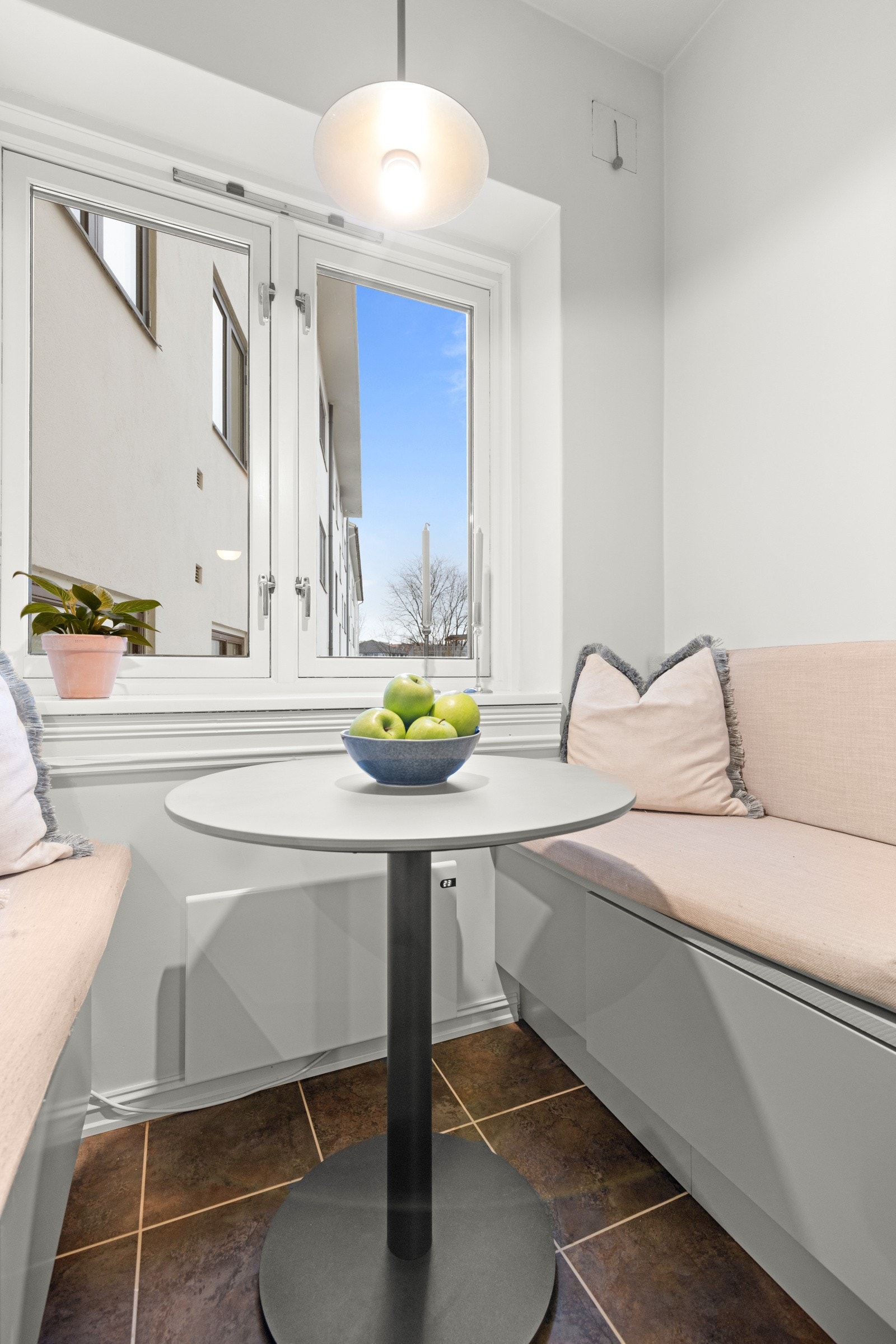 Kjøkken, spiseplass. Galleribilde