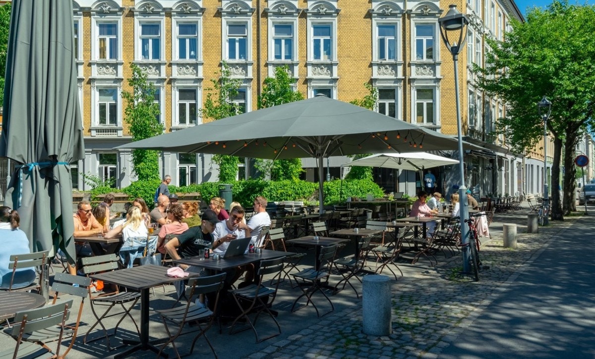 Torshov er et levende strøk velegnet for den som tiltrekkes av Oslos pulserende byliv, og samtidig behøver nærhet til gode rekreasjonsmuligheter. Leiligheten har en attraktiv, urban og sentral beliggenhet, men ligger samtidig tilbaketrukket. Galleribilde