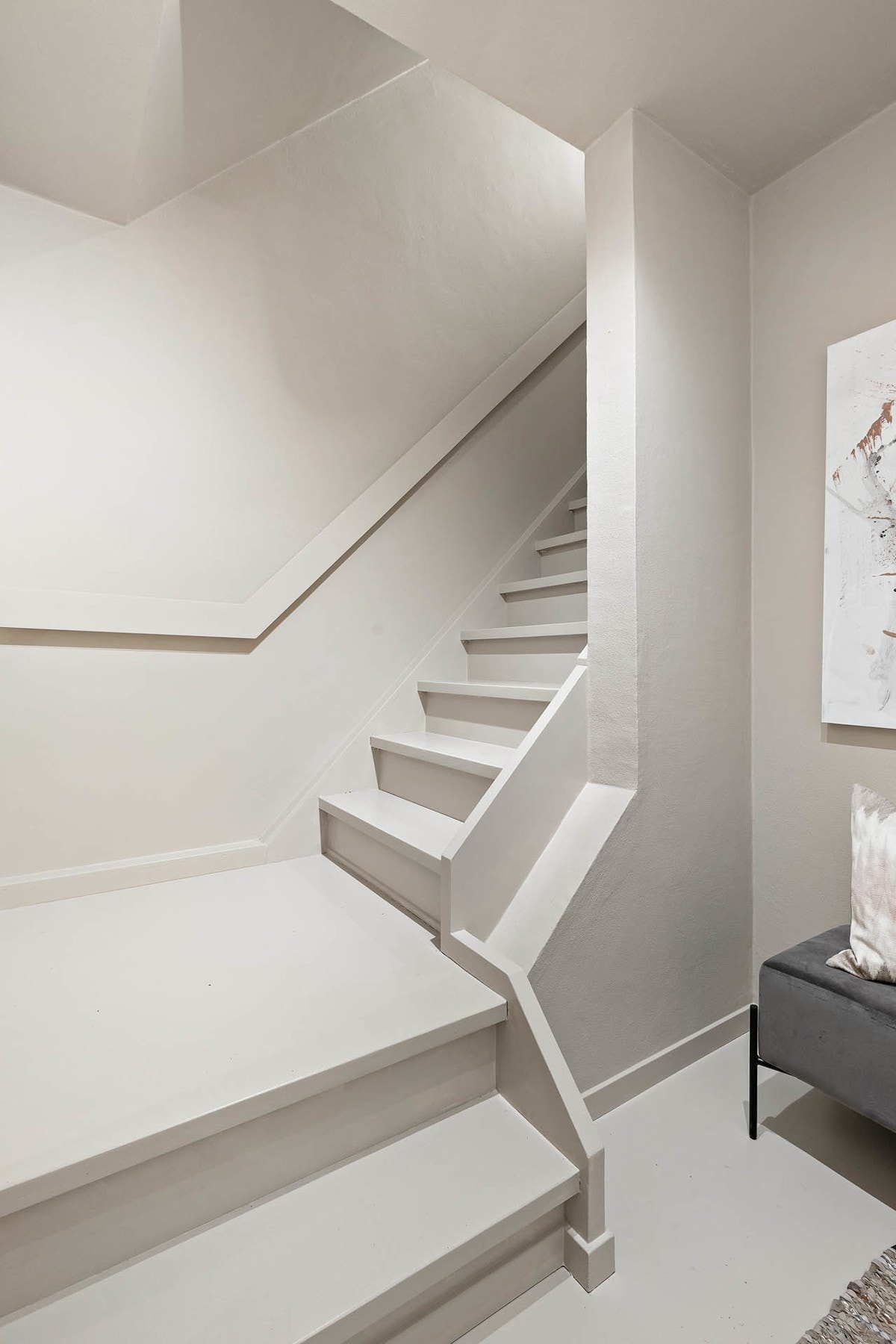 Trapp fra entré opp til leilighetens hoveddel som ligger i 5. etg. Galleribilde