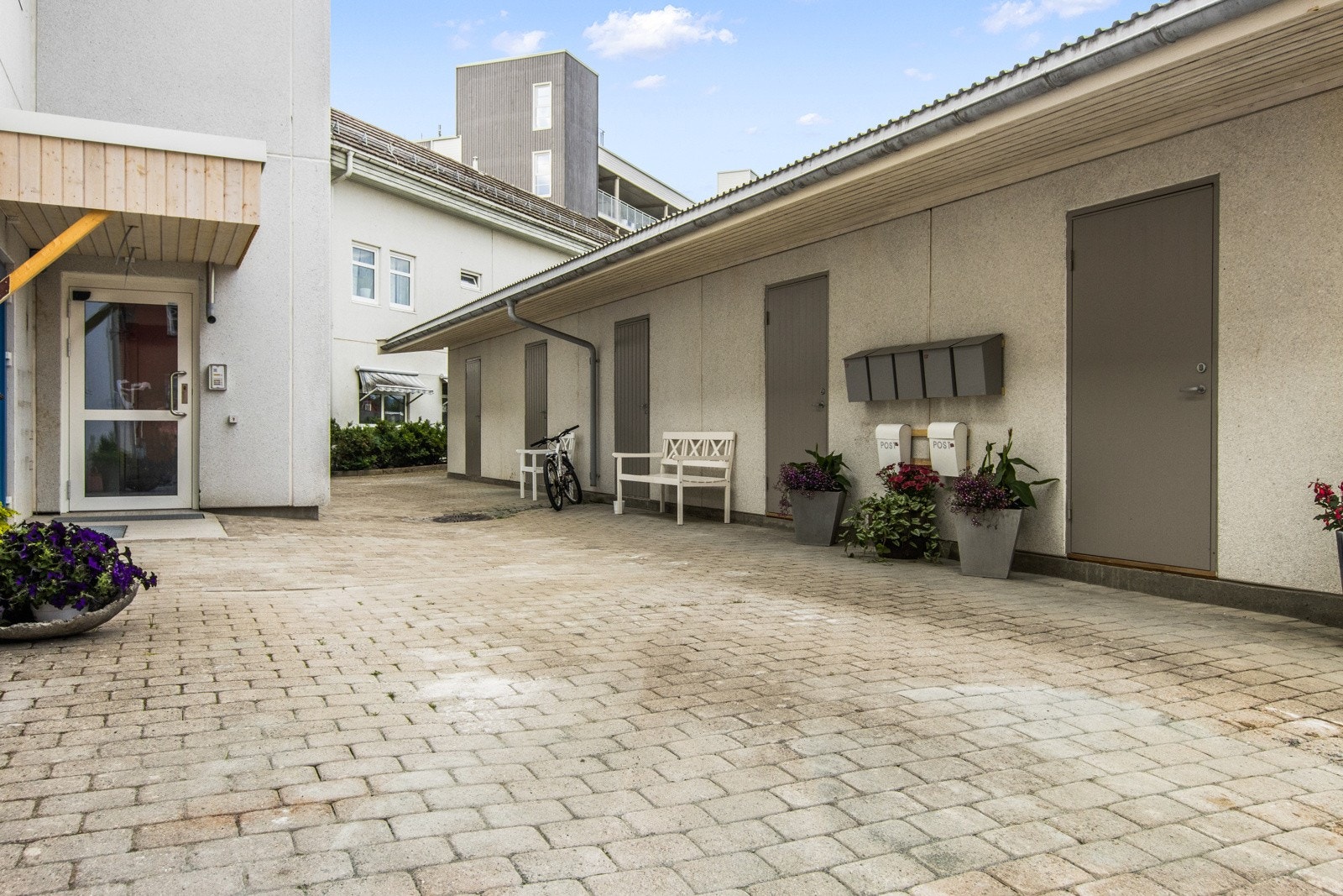 Med leiligheten følger det også utvendig bod og garasje. Galleribilde