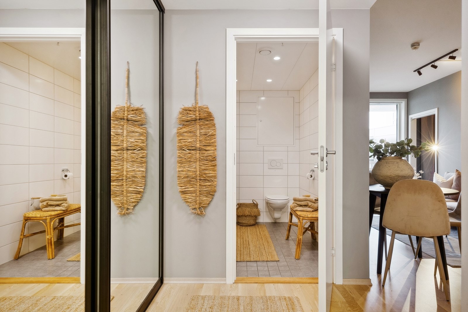 Entreen er på ca. 4 kvm, og har blant annet adkomst til leilighetens bad. Galleribilde