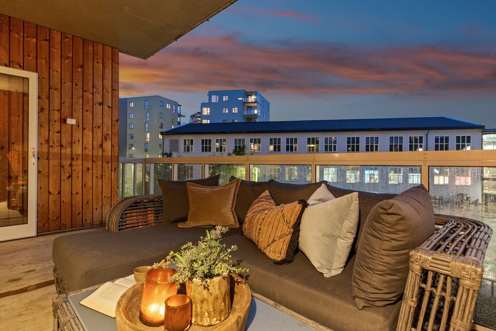 Balkongen er på ca. 12 kvm, og byr på fin plass til en hyggelig sittegruppe. Galleribilde