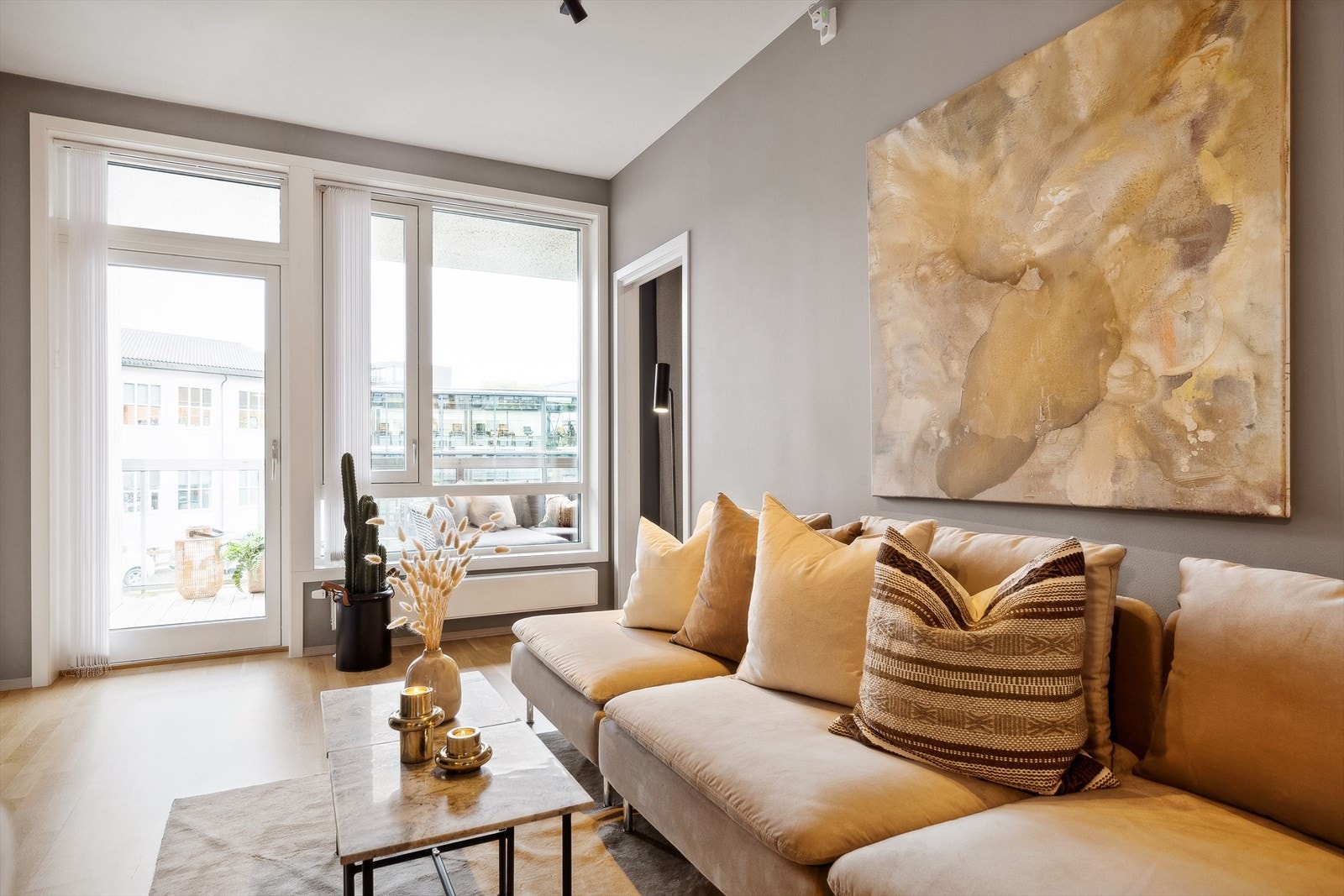 Aktiv Eiendomsmegling v/ Marius Kvalvik har gleden av å presentere Ladeveien 21 - en luftig, moderne 3-roms leilighet. Galleribilde