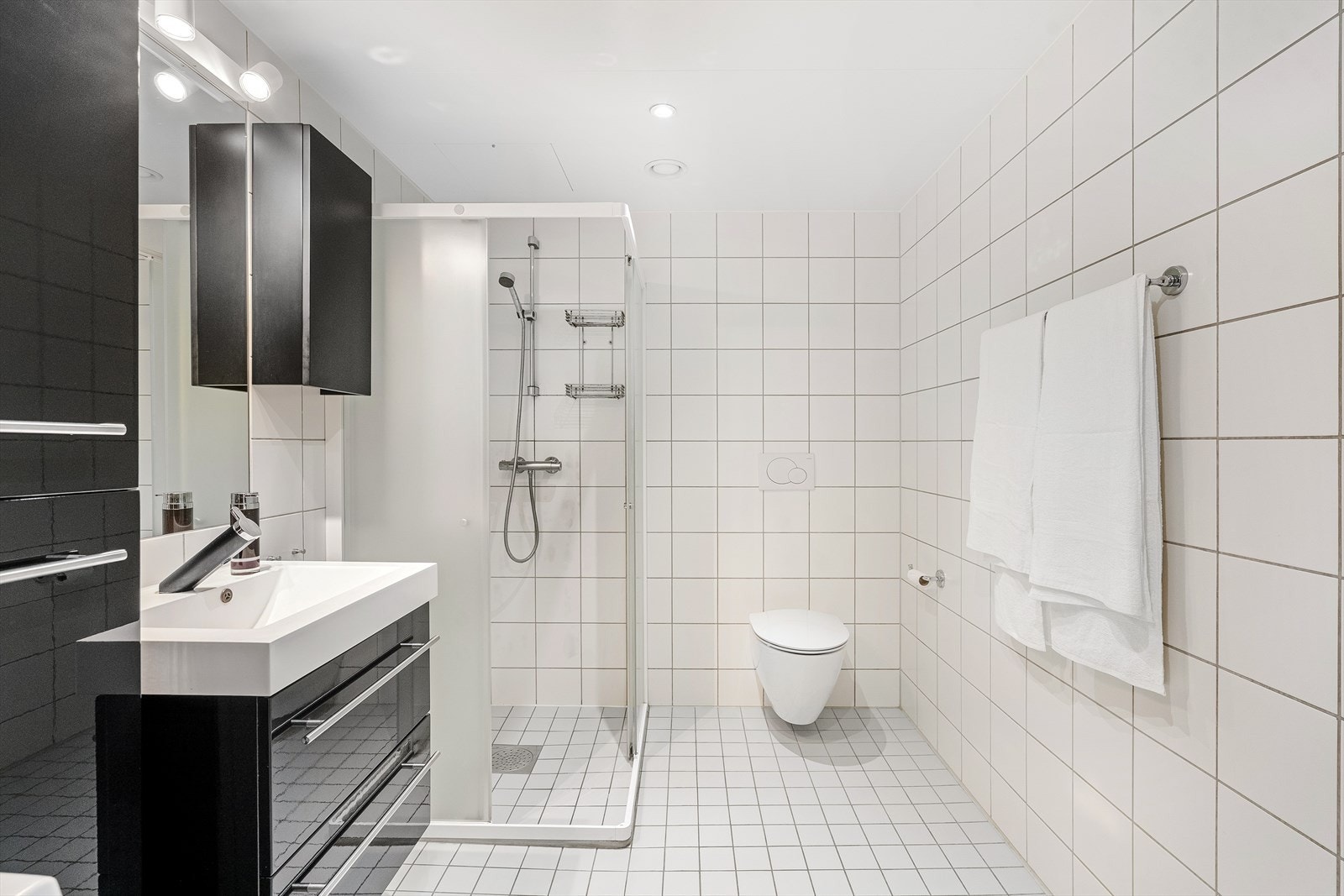 Helfliset bad/vaskerom Galleribilde