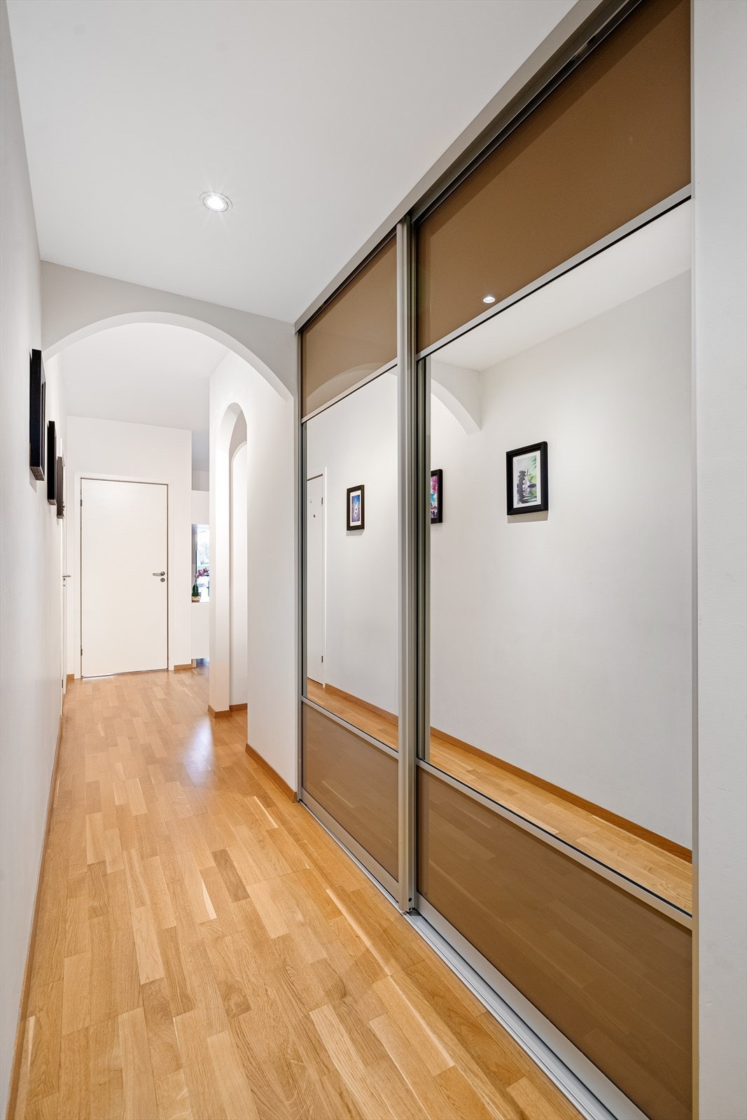 Gang m/god garderobe Galleribilde