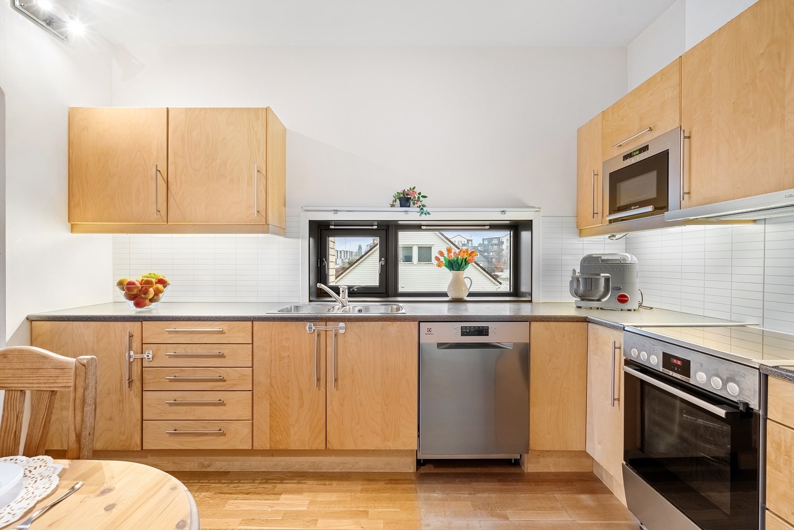 Kjøkkenet er av god størrelse Galleribilde