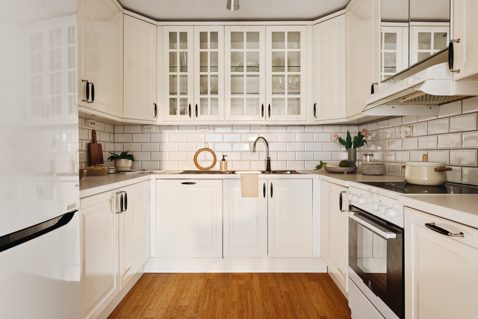 Lekkert og tidløst kjøkken fra 2011 som fremstår meget velholdt. Galleribilde