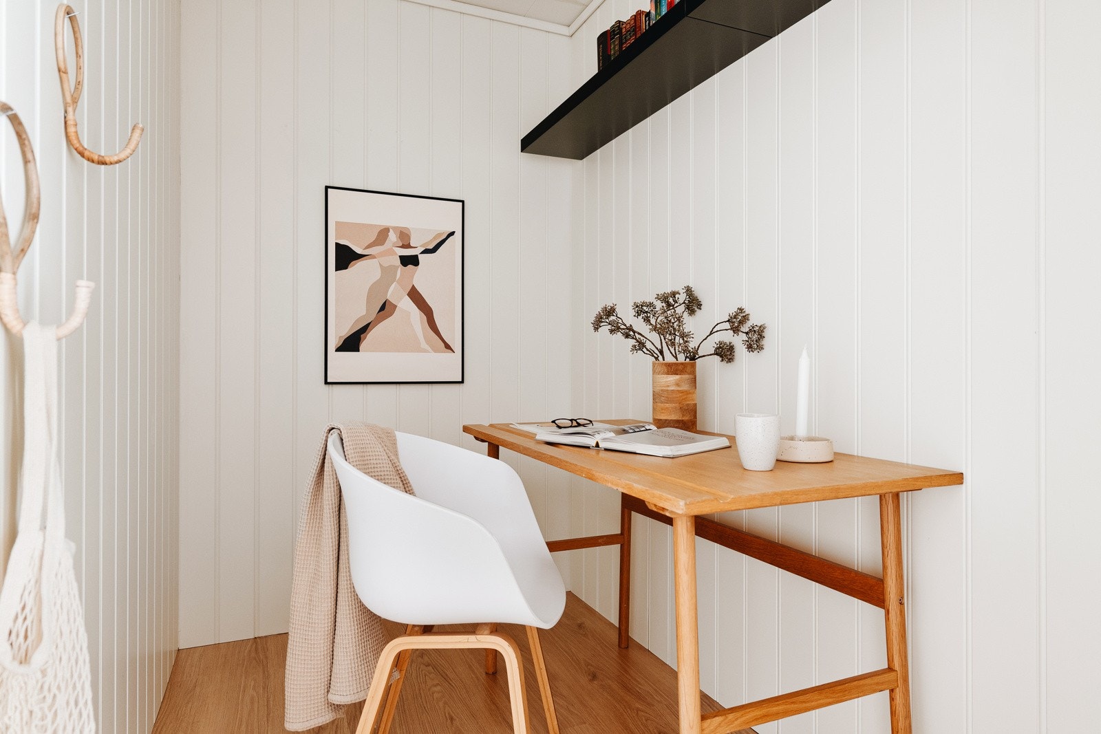 Innvendig bod på 3,3 kvm perfekt til oppbevaring og/eller hjemmekontoret. Galleribilde