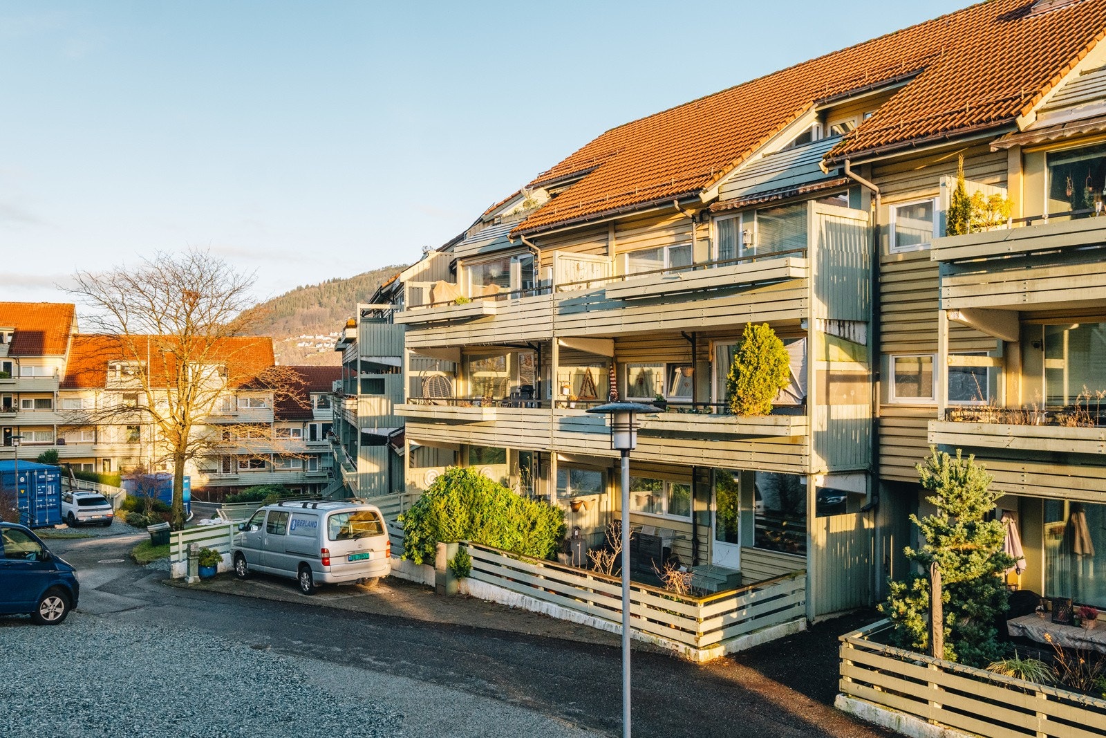 Solheim borettslag er et attraktivt borettslag å bosette seg i med sin tilbaketrukne rolige beliggenhet, like ved Danmarksplass. Galleribilde