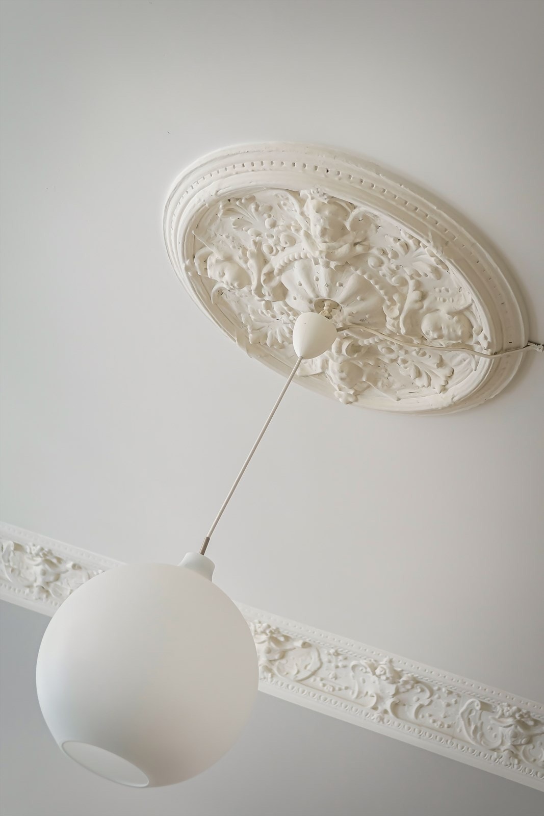 Klassiske detaljer med stukkatur og rosett! Galleribilde